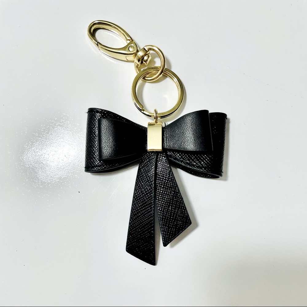 Bow Keychain in black faux leather